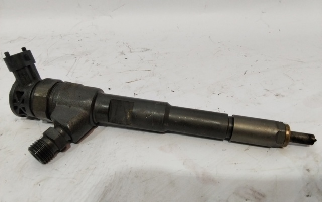 Wtryskiwacz paliwa H8201453073 RENAULT