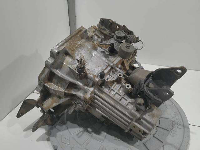 Mechaniczna skrzynia biegów w komplecie J31973 HYUNDAI