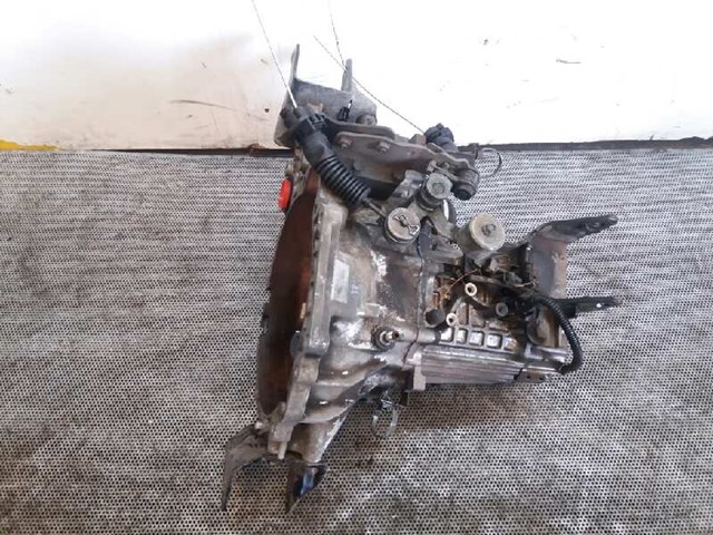 Mechaniczna skrzynia biegów w komplecie J31973 HYUNDAI