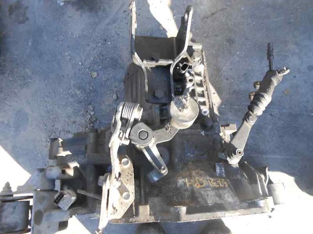 Mechaniczna skrzynia biegów w komplecie J31973 HYUNDAI