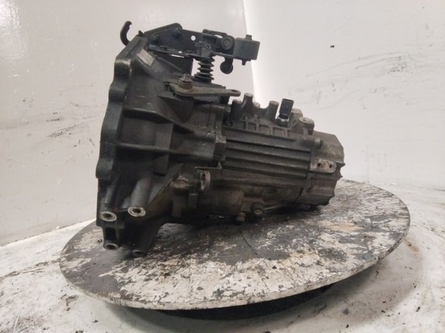 Mechaniczna skrzynia biegów w komplecie J31973 HYUNDAI