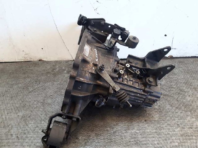 Mechaniczna skrzynia biegów w komplecie J31973 HYUNDAI