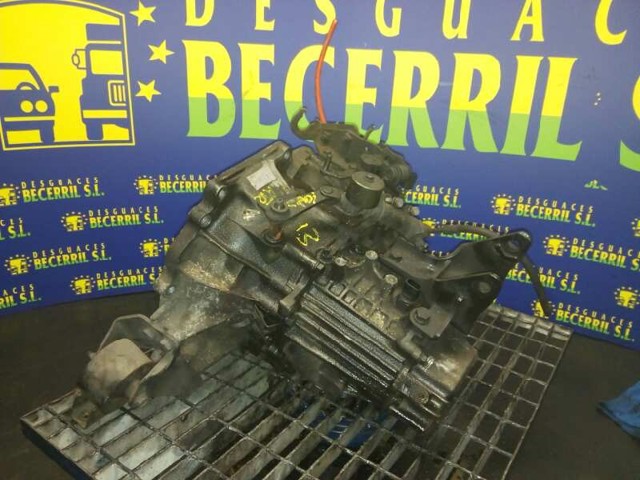 Mechaniczna skrzynia biegów w komplecie J41973 HYUNDAI