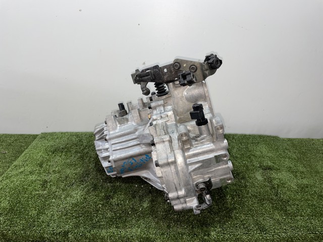 Mechaniczna skrzynia biegów w komplecie J41973 HYUNDAI