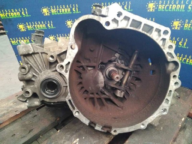 Mechaniczna skrzynia biegów w komplecie J41973 HYUNDAI