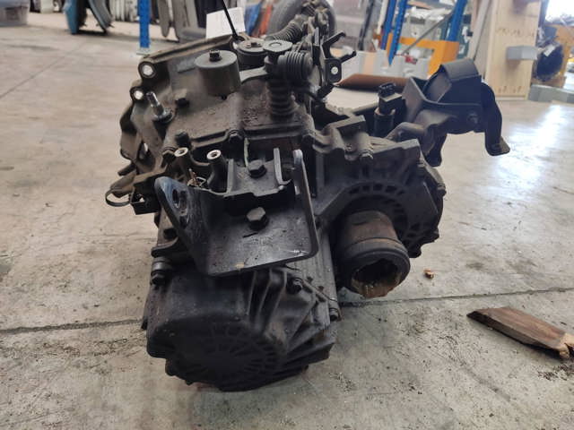 Mechaniczna skrzynia biegów w komplecie J41973 HYUNDAI