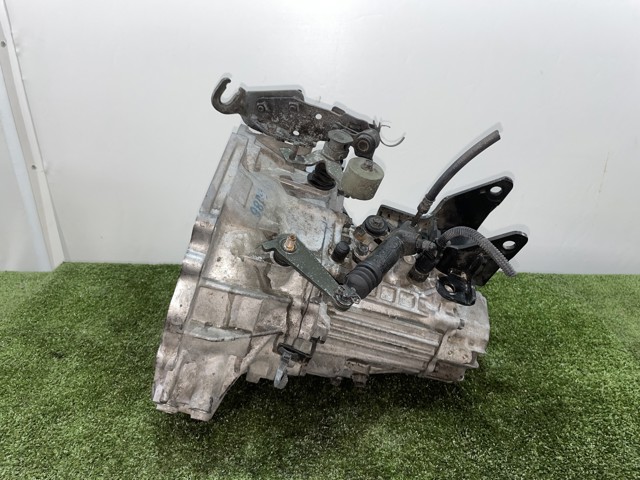 Mechaniczna skrzynia biegów w komplecie J41973 HYUNDAI