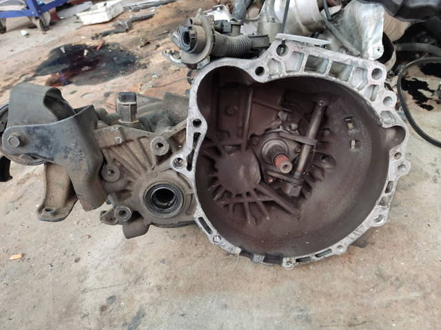 Mechaniczna skrzynia biegów w komplecie J41973 HYUNDAI