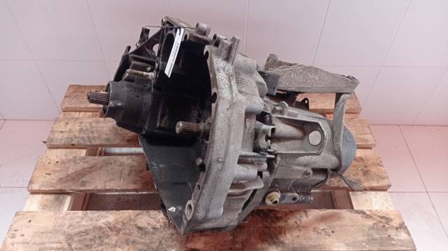 Kupić Mechaniczna skrzynia biegów w komplecie Renault 19 I B53, C53 w dobrej cenie