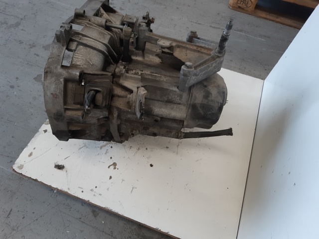Mechaniczna skrzynia biegów w komplecie JB3980 RENAULT