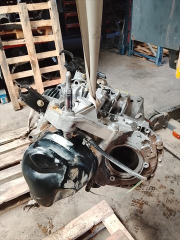 Mechaniczna skrzynia biegów w komplecie JC5128 RENAULT