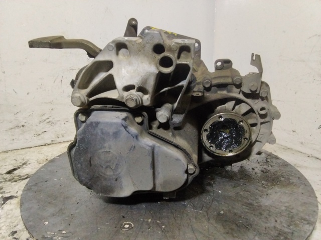 Mechaniczna skrzynia biegów w komplecie JCR VAG