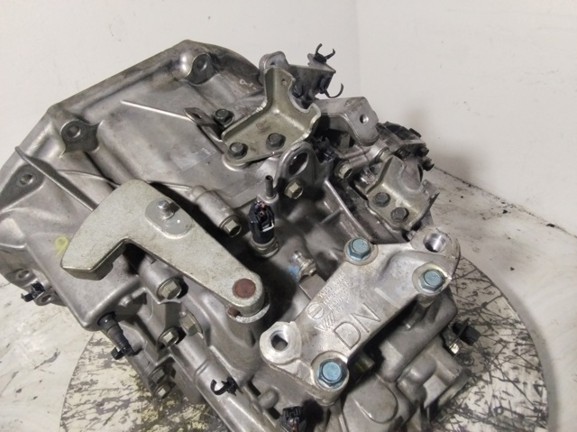 Mechaniczna skrzynia biegów w komplecie JG70 NISSAN