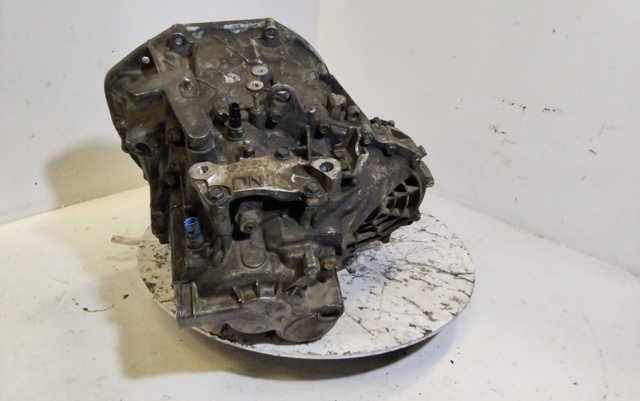 Mechaniczna skrzynia biegów w komplecie JG70 NISSAN