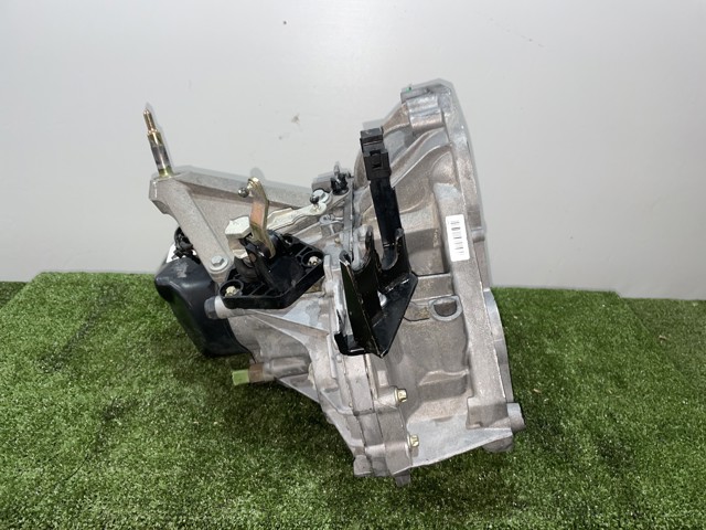 Mechaniczna skrzynia biegów w komplecie JH3103 NISSAN