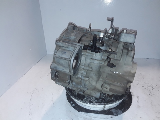 Mechaniczna skrzynia biegów w komplecie JLT VAG