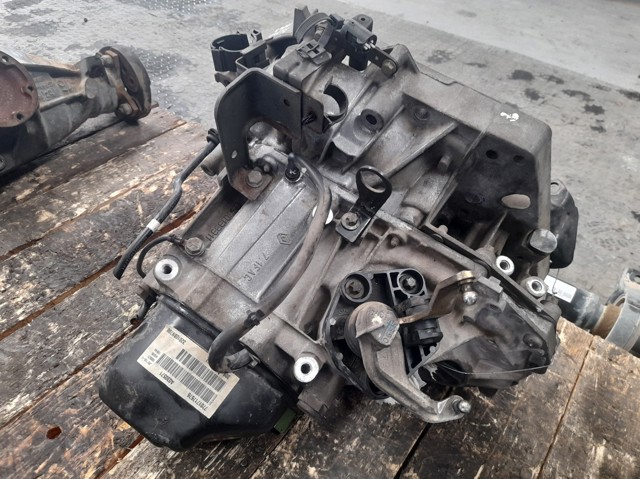 Mechaniczna skrzynia biegów w komplecie JR5106 NISSAN