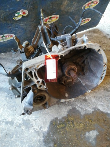 Mechaniczna skrzynia biegów w komplecie JR5106 NISSAN
