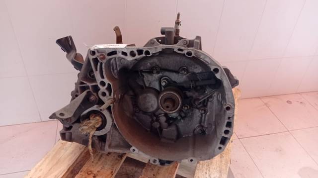 Mechaniczna skrzynia biegów w komplecie JR5106 NISSAN