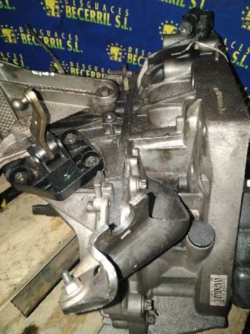 Mechaniczna skrzynia biegów w komplecie JR5106 NISSAN