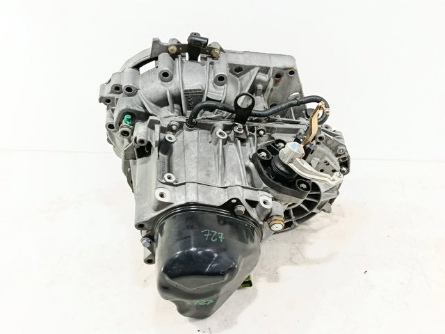 Mechaniczna skrzynia biegów w komplecie JR5106 NISSAN