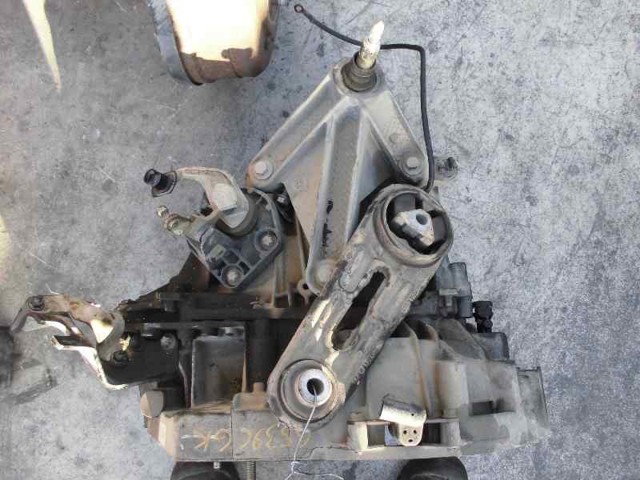 Mechaniczna skrzynia biegów w komplecie JR5106 NISSAN