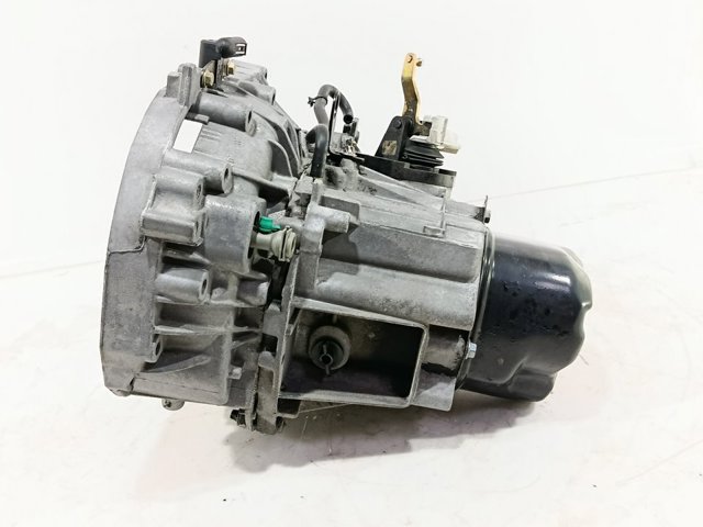 Mechaniczna skrzynia biegów w komplecie JR5106 NISSAN
