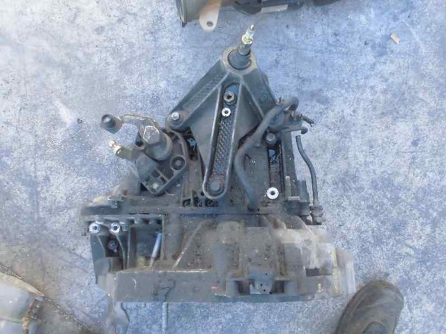 Mechaniczna skrzynia biegów w komplecie JR5106 NISSAN