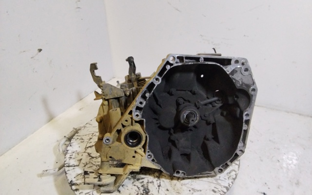 Kupić Mechaniczna skrzynia biegów w komplecie Nissan JUKE  F15 w dobrej cenie