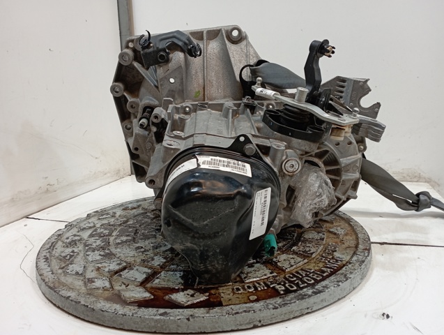Mechaniczna skrzynia biegów w komplecie do Nissan JUKE F15