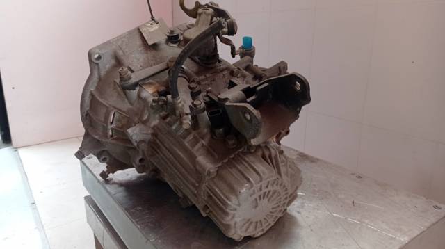 Mechaniczna skrzynia biegów w komplecie JW1873 HYUNDAI