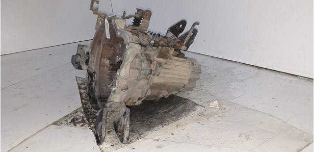 Mechaniczna skrzynia biegów w komplecie do Hyundai Lantra J-2