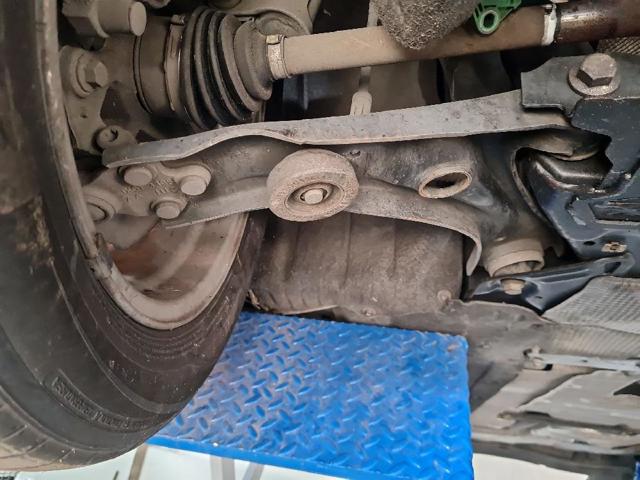 Wahacz zawieszenia przedniego dolny prawy JX613A423AEB FORD