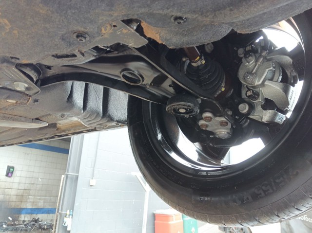 Wahacz zawieszenia przedniego dolny lewy Ford Focus 4 HP