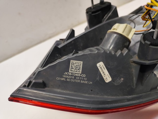 Lampa zespolona tylna lewa zewnętrzna JX7B13405CD FORD