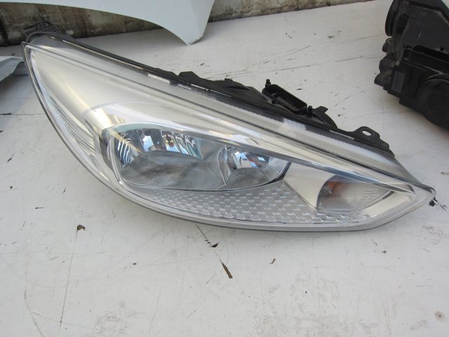 Reflektor prawy Ford Focus 4 HP