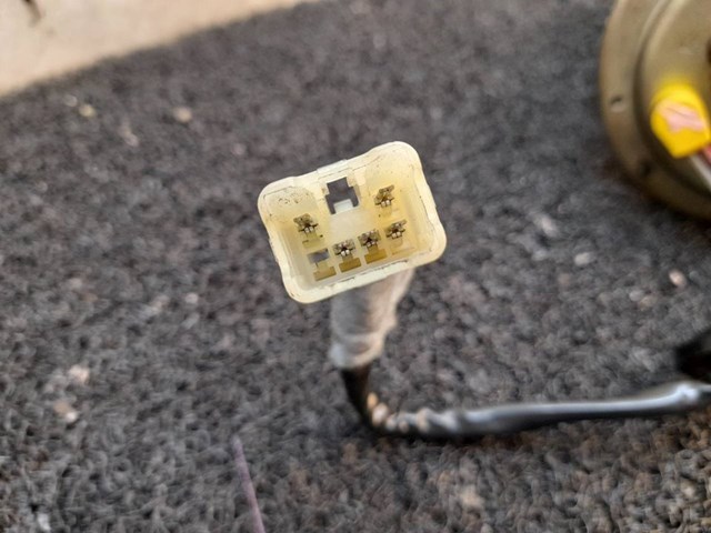 Moduł pompy paliwowej z czujnikiem poziomu paliwa KIA Sephia 2 FB