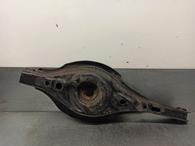 Wahacz zawieszenia tylnego dolny prawy KD3528300 MAZDA