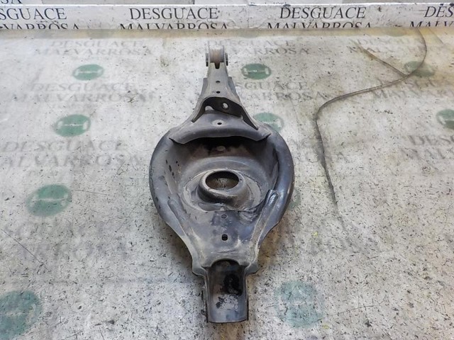 Wahacz zawieszenia tylnego dolny lewy KD3528350 MAZDA