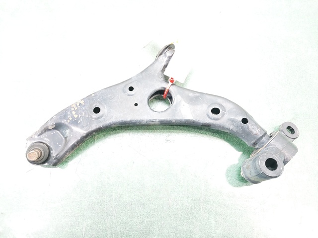 Wahacz zawieszenia przedniego dolny lewy KD3534350H MAZDA