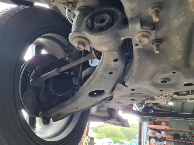 Wahacz zawieszenia przedniego dolny lewy KD5334350E MAZDA