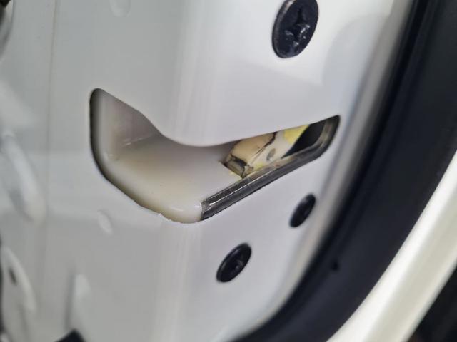 Zamek drzwi przednich prawych KD5358310 MAZDA
