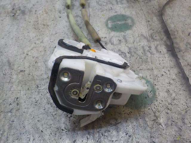 Zamek drzwi tylnych lewych KD5373310 MAZDA