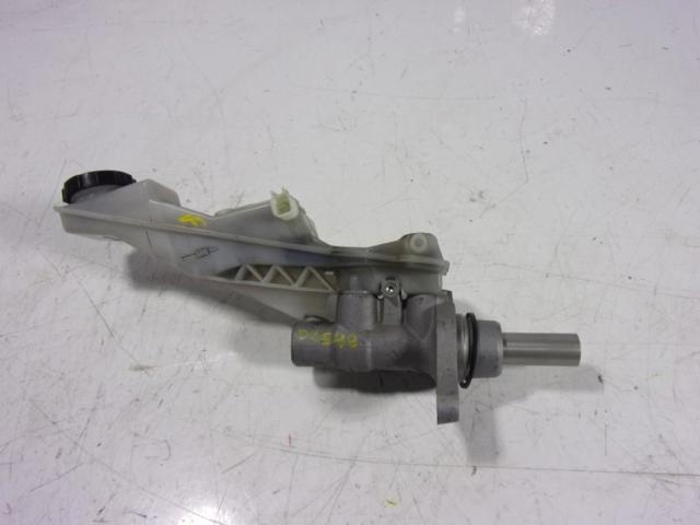 Główny cylinder hamulców KDY34340ZA MAZDA