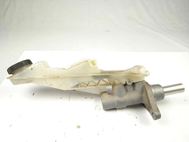 Główny cylinder hamulców KDY44340ZA MAZDA