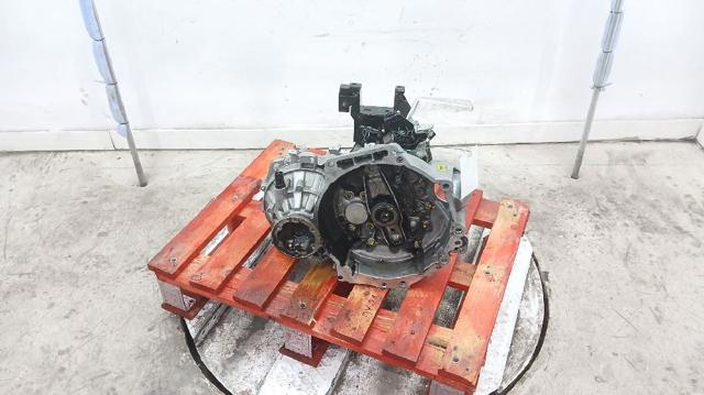 Mechaniczna skrzynia biegów w komplecie KFK VAG