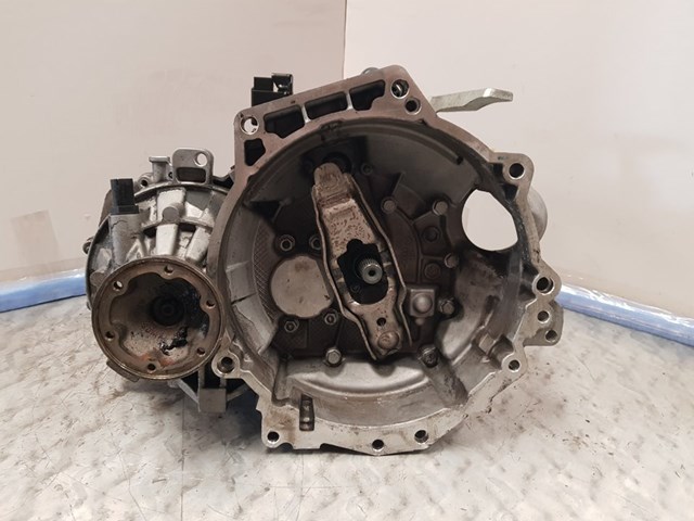 Mechaniczna skrzynia biegów w komplecie KFK VAG