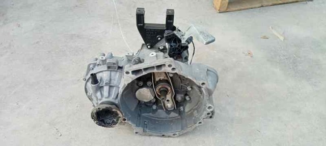Mechaniczna skrzynia biegów w komplecie KFK VAG