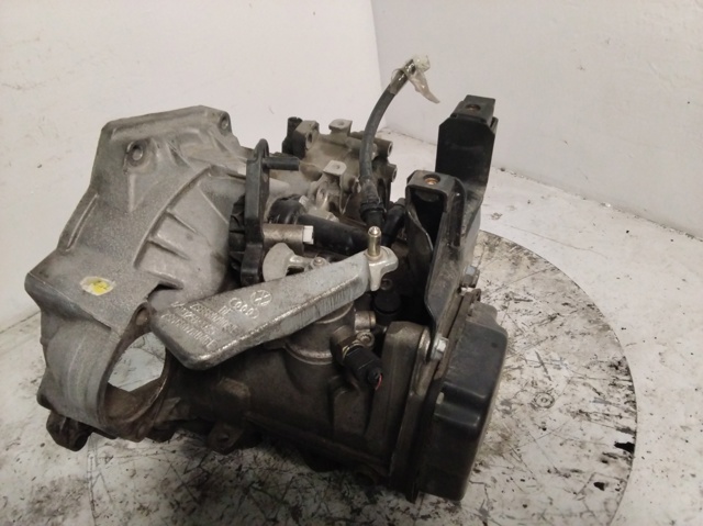 Mechaniczna skrzynia biegów w komplecie KFK VAG