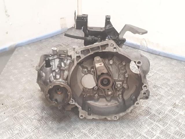 Mechaniczna skrzynia biegów w komplecie KFK VAG